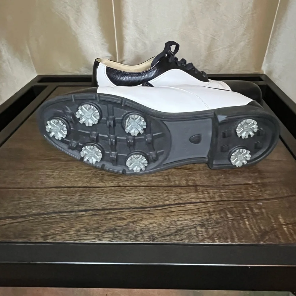 Women’s Nike Golf Shoes-Verdana Last -Black and White. - Picture 9 of 11